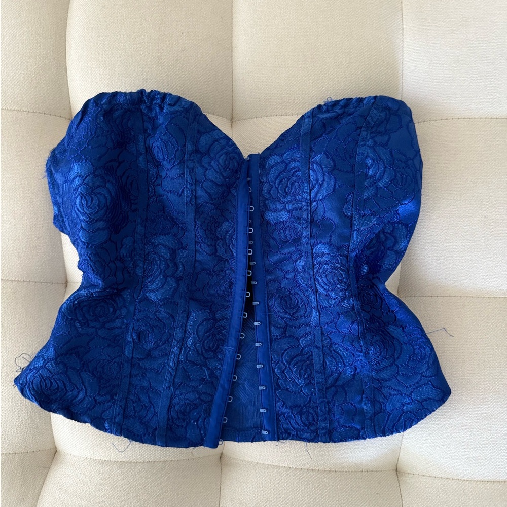 PrettyLittleThing Blue Lace Crop Top